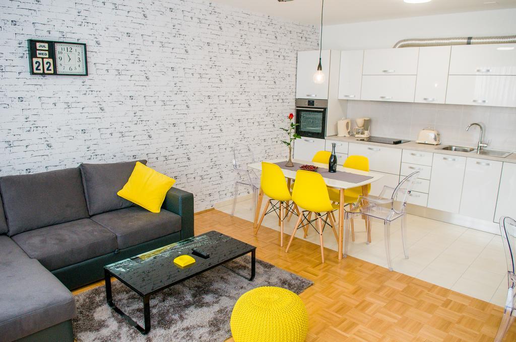 Rafael Apartment Split